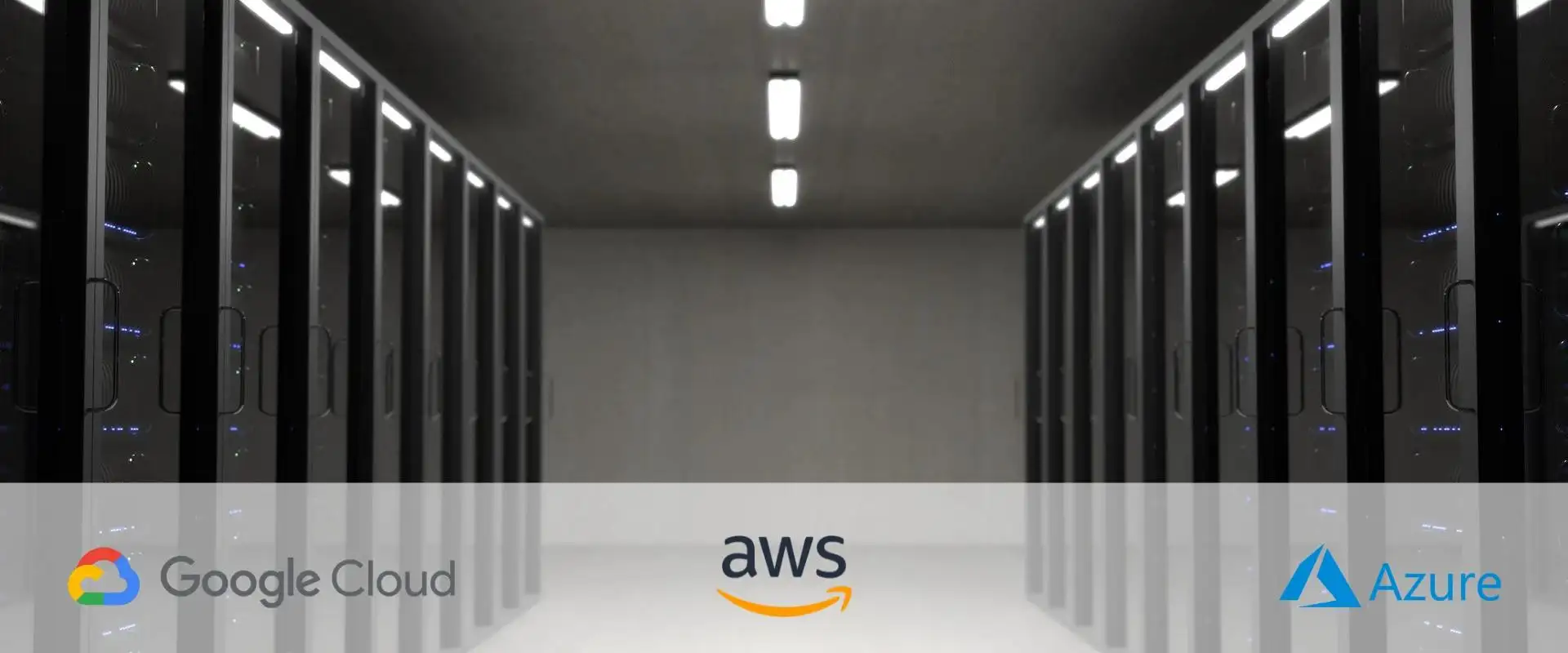 Sala llena de computadoras que son servidores